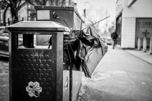 Illustration of a broken single-use umbrella to explain short-lived market umbrellas and the disposable umbrella problem