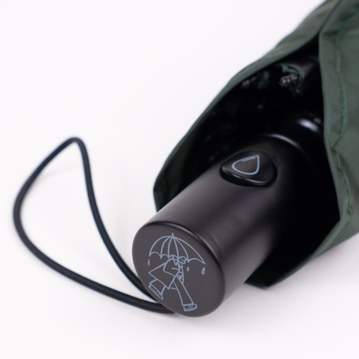 Close-up of the FSC-certified wooden handle and raindrop button on the SOAKED Big Sur umbrella